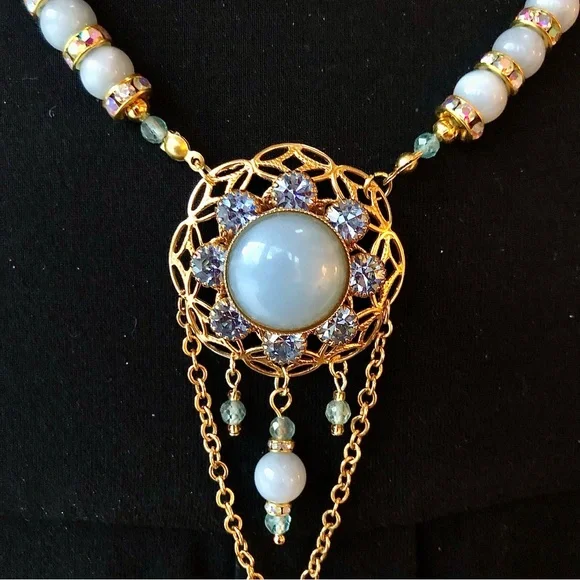 Semiprecious stones, sparkling glass - Picture 5 of 10